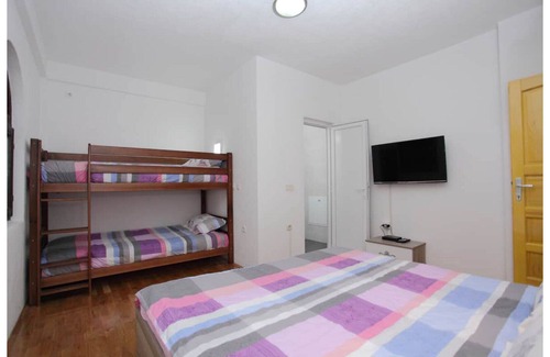 Dolna Matka Apartamento | Hillside Haven- Kulla East