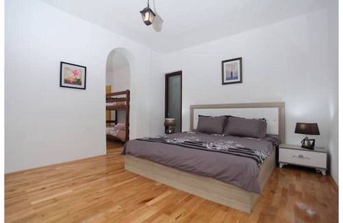 Skopje Region Apartamento | Hillside Haven - Riverview West