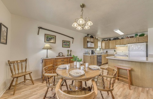 Ruidoso Cabaña | Hillside Haven w/ Deck < 2 Miles to Dwtn Ruidoso!