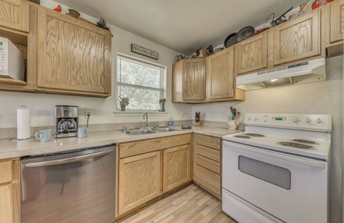 Ruidoso Cabaña | Hillside Haven w/ Deck < 2 Miles to Dwtn Ruidoso!