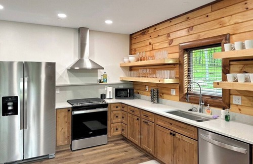 McHenry Cabina | Hillside Hideaway · NEW! Indoor Pool, Hot Tub, Fire Pit, & EV Charger