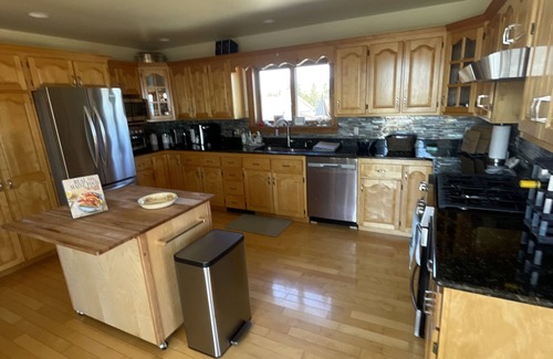 South Addison Cabina | Hillside Lodge with a gorgeous ocean view!!! - 10 min from the beach!