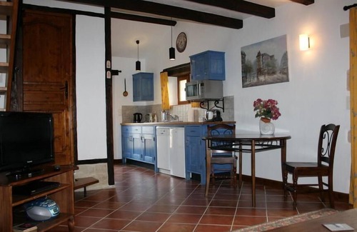 Le Lardin-Saint-Lazare Cabaña | Hillside Park-Gîte-Baño con bañera