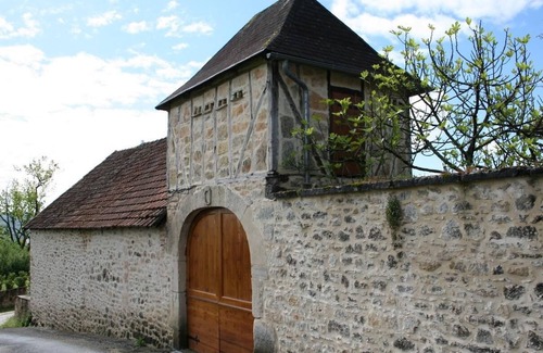 Le Lardin-Saint-Lazare Cabaña | Hillside Park-Gîte-Baño con bañera