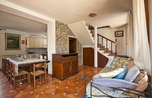 Donoratico Casa | Retiro con piscina y spa en la ladera