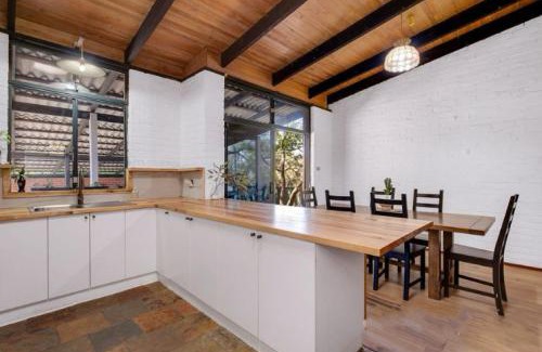 Helena Valley Casa | Hillside Retreat- Your Tranquil Home Away