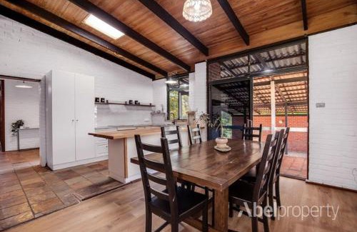 Helena Valley Casa | Hillside Retreat- Your Tranquil Home Away