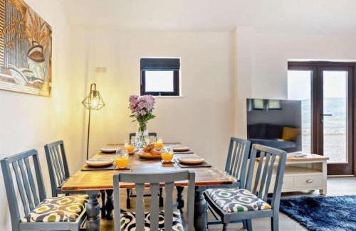 Combe Martin Casa | Hillsview - 4 berth renovated barn conversion