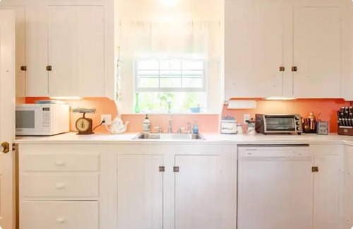 Waldoboro Apartamento | Hilltop 5BR Retreat, 3 showers, BBQ, Fire Pit, Decks & Space to Gather