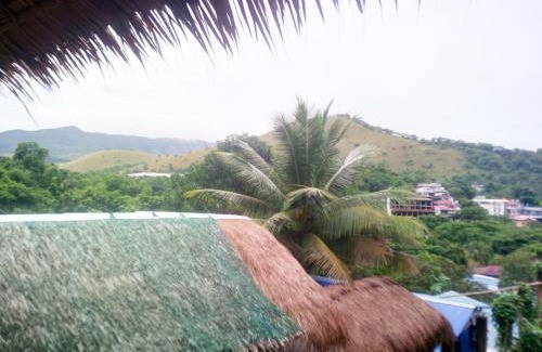 Coron Town Proper Chalet De Esquí | Hilltop chalet, with AC, private bathroom, kitchen & balcony with views