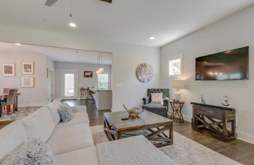 Katie Hill Neighborhood Casa | Hilltop Charmer Super Close To Downtown Three Bedroom