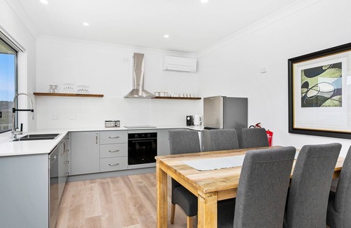 Broughton Village Cabina | Hilltop Cottage - Beautiful cabins with views of the valley
