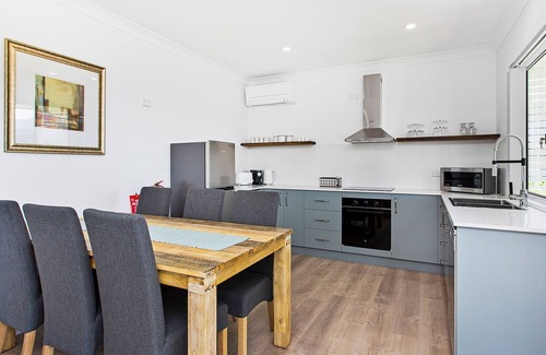 Broughton Village Cabina | Hilltop Cottage - Beautiful cabins with views of the valley