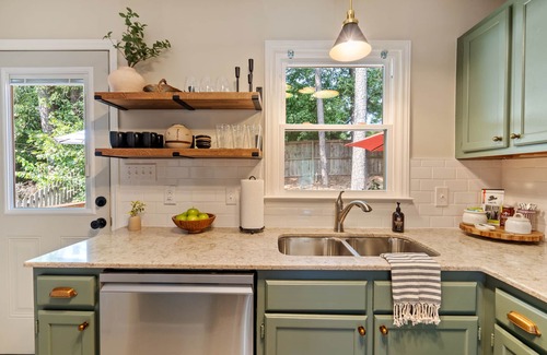 Northwest Raleigh Casa | Hilltop cottage - Midtown Raleigh - pet friendly