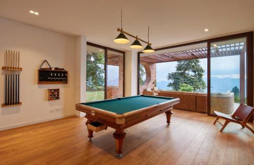 Medellin Villa | Hilltop Enchanting Villa with Stunning Views & Jacuzzi