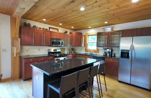 Hensonville Chalet De Esquí | Hilltop Family Escape - 5BR 5BA - Hot Tub & Mountain Views - 4 min. to slopes