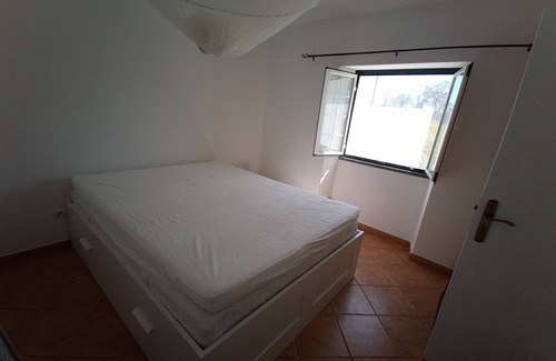Sao Luis Otro | Hilltop farmhouse - nature retreat steps away from scenic trails and the river