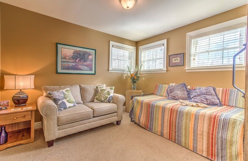 Stratton and Bromley Ski Areas Casa | Hilltop getaway near multiple ski mountains