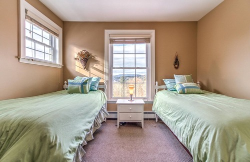 Stratton and Bromley Ski Areas Casa | Hilltop getaway near multiple ski mountains