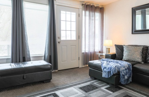 Tri-Cities Apartamento | Hilltop Haven 2/1 #3507D