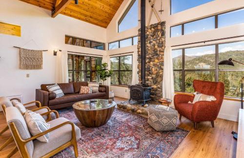 Yosemite Forks Casa | Hilltop Haven- Bright and Modern Cabin w/hot tub and stunning views