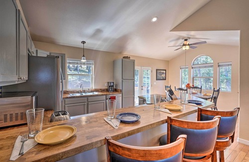 Florissant Casa | Hilltop Haven in Florissant: Deck + Mountain View!