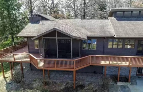 Union Casa | Hilltop Haven on Baldwin Lake (Union, MI) w/PONTOON