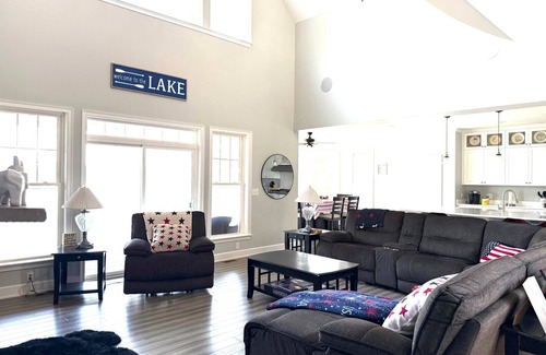 Laconia Casa | Hilltop Haven on Lake Winnisquam