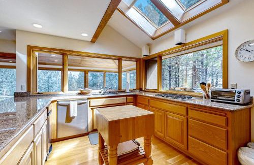 Black Butte Ranch Casa | Hilltop Haven