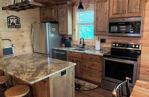Logan Cabina | "Hilltop Hideaway" - A "GEM" in beautiful Hocking Hills !