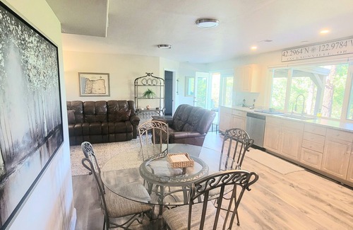 Jacksonville Casa | Hilltop Hideaway~Brand New~5 min to Downtown~BBQ~Firepit~Amazing Views