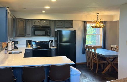 McArthur Cabina | Hilltop Hideaway - Hocking Hills