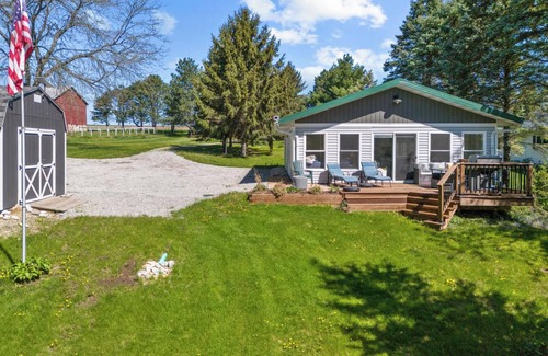 Markesan Cabaña | Hilltop Hideaway on Big Twin Lake, minutes from Green Lake attractions.