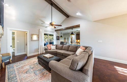 New Braunfels Casa | Hilltop Hideaway-Rest, Relax, Reconnect!