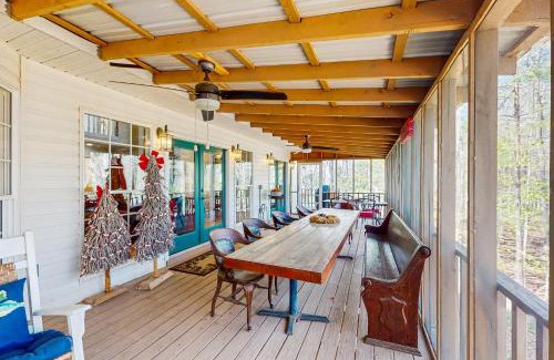 Cedar Cliff Casa | Hilltop Hideaway