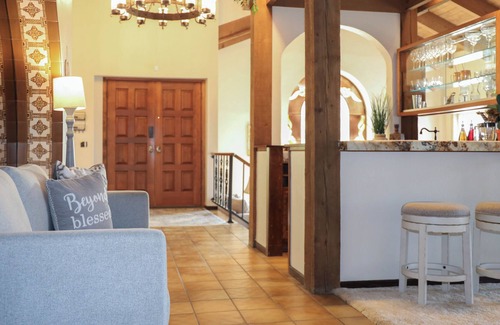 Jurupa Valley Casa | Hilltop Hideaway