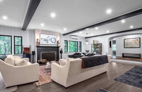Hurley Casa | Hilltop Hideaway w / pool en un entorno arbolado privado