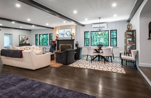 Hurley Casa | Hilltop Hideaway w / pool en un entorno arbolado privado