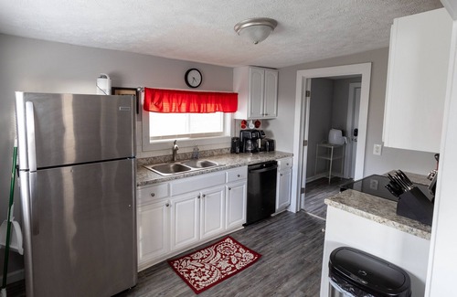 Maryville Casa | Hilltop Hideout — A Peaceful Retreat in the Foothills of the Smoky Mountains