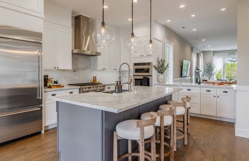 East Queen Anne Casa | Hilltop Hilltop Hideaway | Luxe Queen Anne Retreat + Views