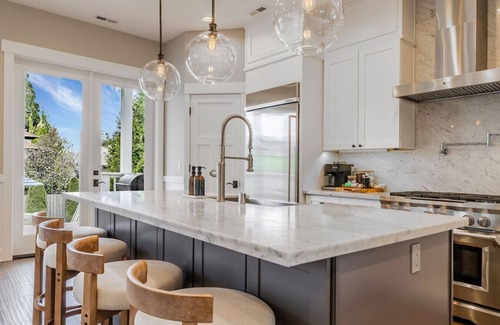 East Queen Anne Casa | Hilltop Hilltop Hideaway | Luxe Queen Anne Retreat + Views
