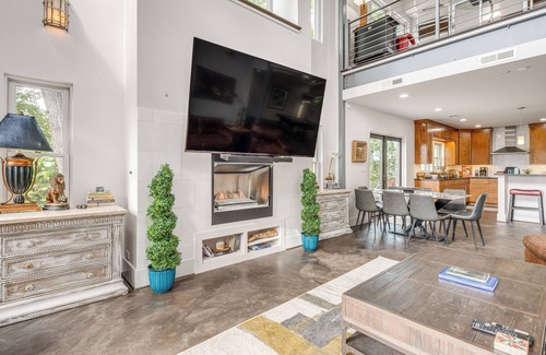 Lynn Casa | Hilltop Home w/Hot Tub & Views: Blue Ridge Mtn