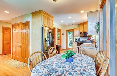 Dahlonega Casa | ¡NUEVO! Hilltop Home w / Panoramic Forest + Mtn Vistas!