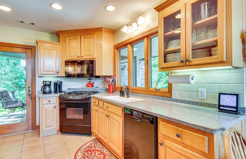 Dahlonega Casa | ¡NUEVO! Hilltop Home w / Panoramic Forest + Mtn Vistas!