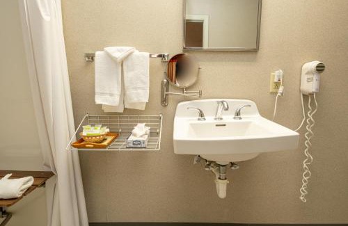 North Stonington Hotel | Hilltop Inn & Suites, near Foxwoods Casino