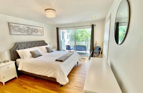 Meredith Casa | Hilltop Lakeview Retreat! - Lakeview home close to downtown, Fall & Winter outdoor activities...