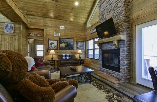 Branson Cedars Casa | Hilltop Lodge | 2 Bed, 2 Bath