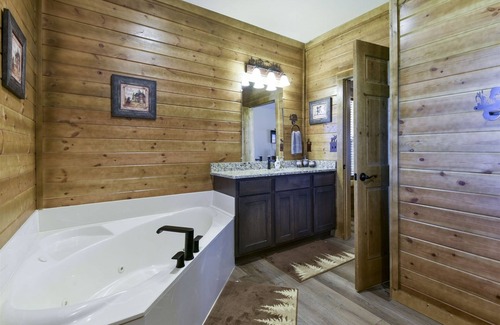 Branson Cedars Casa | Hilltop Lodge | 2 Bed, 2 Bath