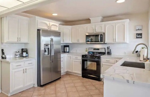 Atascadero Casa | Hilltop Oasis w/4 Roomy Bedrooms & Striking Views