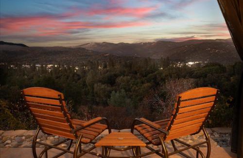 Oakhurst Casa | Hilltop Paradise with stunning views/hot tub/firepit/dog friendly